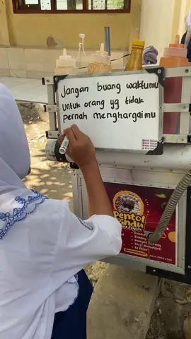 Sebesar apapun usahamu jik tidak di hargai maka menjauhlah, cari tempat dimana kamu bisa di hargai 😔🙏  Selamat pagii.. fyp sampai mana ini 🙏😊 #katakatabakolpentol #jowostory #smpstory🌻 #masukberandafyp #tuban24jam 