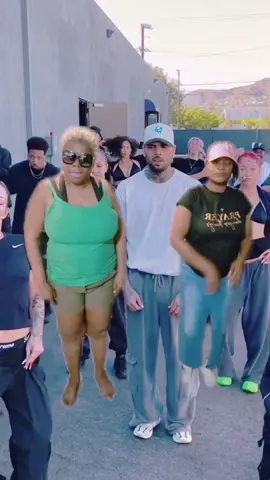 #duet with @chrisbrownofficial #itdependschallenge @Paristyleya_Boutique #heavenlybirthday 