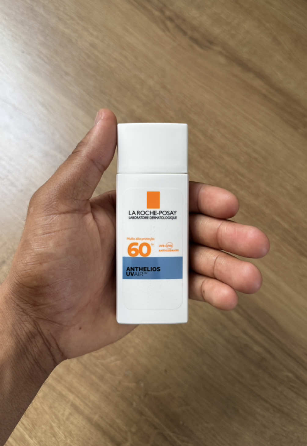 O Anthelios UV Air da @La Roche-Posay Brasil virou meu protetor solar facial número 1! Ele não marca, não pesa, controla a oleosidade e ainda deixa minha pele hidratada o dia todo. #levecomoar #uvair #larocheposayskincare #belezamaisdiversa