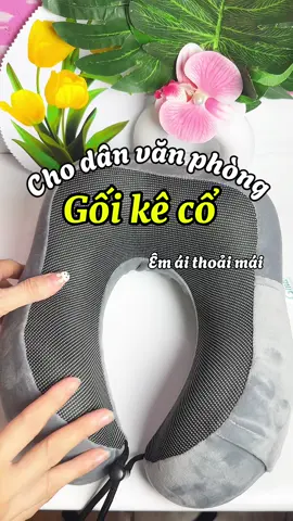 Gối kê cổ chữ u êm ái mềm mại cho dân văn phòng hay ai đi tàu xe nè#goikeco #goikecochuu #ema #tienich #viral 