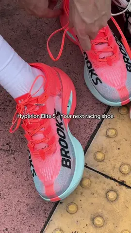 Bright colors, fast strides 🙌 #runningshoes 