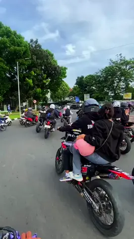 Pecah ISRD 2025🔥🔥 #supermotoindonesia #isrdbogor2025 #kopimunjul #smot #independentsmotbrother 