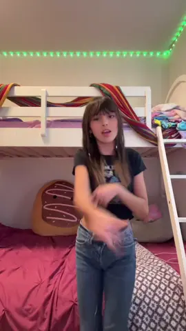 watch how my sexy girl do the dance 🩰