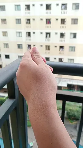 awal nya coba tp JD ketagihan ...mana hemat banget  pas dikulit gw yg kering #premierebeaute #essence #hydratingtoner #moisturizer 