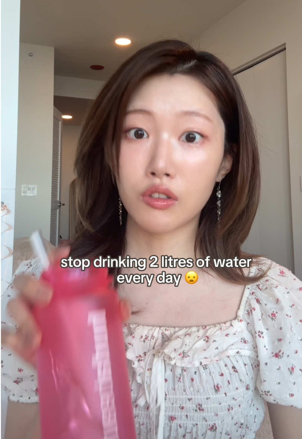 Stop drinking 2L of water a day💧🚫 Product: @AMOREPACIFIC US VITALBEAUTIE Meta Green Enzyme  . . . #kbeauty #koreanskincare #innerbeauty #skincaretips #skincare 
