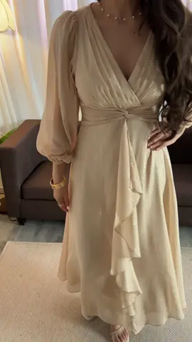 Subtle luxury, elegance in every moment ✨ This champagne-colored cocktail dress shines with your unique charm.#everpretty #fallweddingguestdress #cocktaildresses #evenningdress #falldress 