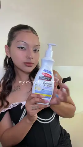 my favorite compliment is that I smell good 😆😭😭 @Palmer's Tahitian vanilla body lotion!! You have to try it out #palmerspartner #bodycare #showerroutine #fragrance #bodylotion @Amazon @Walmart 