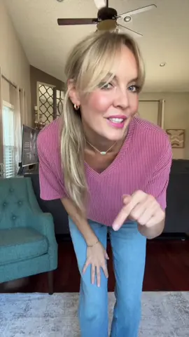 The perfect comfy tee does exist #OOTD #ootdinspo #momlife #momfashion #over40fashion 