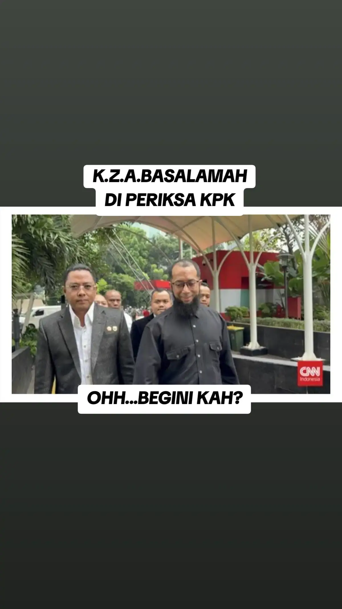JAKARTA, KOMPAS.com - Komisi Pemberantasan Korupsi (KPK) membenarkan bahwa Ustaz Khalid Zeed Abdullah Basalamah mengembalikan sejumlah uang terkait kasus dugaan korupsi kuota haji 2024. “Benar (ada pengembalian uang),” kata Ketua KPK Setyo Budiyanto kepada wartawan, Senin (15/9/2025). Setyo belum bisa mengungkap total uang yang diserahkan Khalid. Namun, dana itu dijadikan barang bukti terkait perkara kuota haji. Secara terpisah, Juru Bicara KPK Budi Prasetyo mengatakan, pengembalian uang tersebut berkaitan dengan penjualan kuota haji yang dilakukan Khalid Basalamah melalui agen travel penyelenggara haji. Pernyataan KPK ini mengonfirmasi pengakuan Ustaz Khalid Basalamah dalam podcast YouTube yang ditayangkan di kanal Kasisolusi. Khalid menyebutkan sudah mengembalikan sejumlah uang ke negara melalui KPK sebagai bagian dari penyelidikan. “Nah makanya teman-teman KPK saya sampaikan semua ini, mereka (KPK) bilang, ‘Ustaz, yang ini, yang 4.500 (USD) kali sekian jemaah (118 jemaah), kembalikan ke negara, Ustaz’. Oke, yang 37.000 (USD) juga dikembalikan ke negara,” kata Khalid. Diperiksa sebagai saksi Sebelumnya, Ustaz Khalid Zeed Abdullah Basalamah selaku Direktur/Pemilik PT Zahra Oto Mandiri (Uhud Tour) diperiksa sebagai saksi fakta dalam perkara tersebut pada Selasa (9/9/2025). Khalid mengungkapkan bahwa dirinya pindah dari keberangkatan haji furoda menjadi haji khusus usai mendapatkan tawaran dari Ibnu Mas'ud selaku pemilik PT Muhibbah Mulia Wisata. “Saya posisinya tadinya sama jemaah furoda, terus kemudian kami sudah bayar furoda sudah siap berangkat furoda, tapi ada seseorang bernama Ibnu Masud yang pemilik PT Muhibah dari Pekanbaru, menawarkan kami visa ini (haji khusus),” kata Khalid di Gedung Merah Putih KPK, Selasa malam. Khalid mengatakan, ia memutuskan untuk berangkat ibadah haji menggunakan travel Muhibbah karena sosok bernama Ibnu Mas’ud menyebut bahwa kuota haji tersebut resmi dari Kementerian Agama. “Bahasanya Ibnu Mas’ud kepada kami PT Muhibah kalau ini adalah kuota tambahan resmi 20.000 dari Kemenag. Karena dibahasakan resmi dari pihak Kemenag, ya kami terima,” ujarnya. Artikel ini telah tayang di Kompas.com dengan judul 