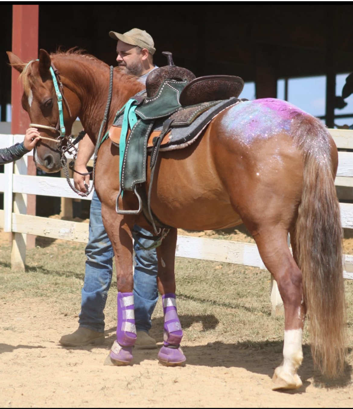 This was my “I’m not putting effort in” glitter butt bhahaha #fyp #glitter #barrelracer #horse 
