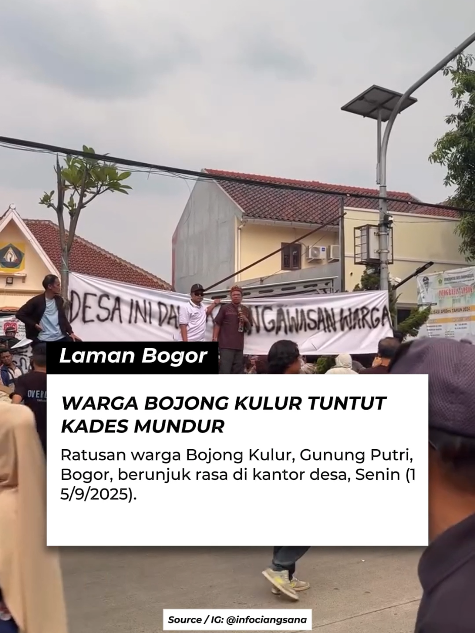 Ratusan warga Desa Bojong Kulur, Kecamatan Gunung Putri, Kabupaten Bogor, menggelar aksi unjuk rasa di kantor desa, Senin (15/9/2025). Massa memprotes berbagai kebijakan Kepala Desa yang dinilai tidak berpihak pada masyarakat. Dalam aksinya, warga mendesak Kepala Desa Bojong Kulur untuk turun dari jabatannya. #LamanBogor #Kades #GunungPutri