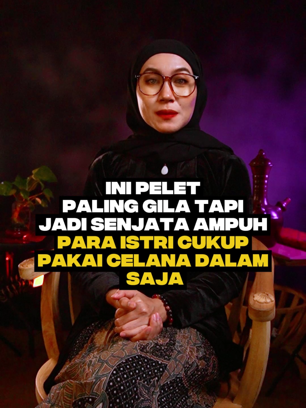 Banyak istri curhat, suami di ranjang malah loyo sama istri sah, tapi justru bergairah sama pelakor. Itu tanda jelas suami kena pelet Jaran Goyang atau pelet birahi. Ilmu hitam ini bikin nafsu suami hilang di rumah, tapi menggebu-gebu saat bersama pelakor. Tapi jangan khawatir, dalam tradisi Jawa ada cara spiritual untuk mengikat birahi suami kembali ke istri sah. Salah satunya dengan ritual mengubur celana dalam suami. Caranya: ambil celana dalam bekas pakai, bacakan Al-Fatihah, Ayat Kursi, Al-Ikhlas, Al-Falaq, An-Nas, lalu mantra pengikat sukma. Setelah itu kubur celana dalam sambil niat mengikat birahi suami hanya untuk istri sah, bukan pelakor. Inilah senjata ampuh yang banyak dipakai para istri untuk melawan pelet pelakor. Jika kamu merasa suami sudah terlalu jauh, ada sarana khusus dari saya, Diajeng Widari, untuk menetralisir pelet pelakor lebih cepat dan efektif. Inbox saya sekarang juga, sebelum pelakor benar-benar menguasai suamimu. #DiajengWidari #PeletJaranGoyang #PeletPelakor #PengikatBirahi #RitualJawa