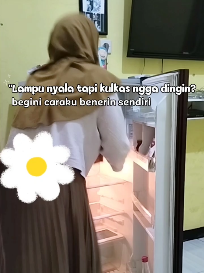jngn dulu panggil kang servis, cobain dulu aja bnerin mndiri klo masih ttp ngga ngaruh bru jln terakhir pnggil kng servis.ginilah kaum mendang mending ke aku mah🤭  #servismandirikulkas #kulkasnyalatapinggadingin #iburumahtangga