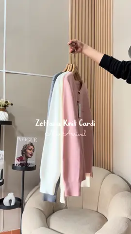 Launching siang ini jam 12 siang staytune 😜💗✨⁉️ #ootdfashion #OOTD #outfitinspo #ootdhijabstyle #ootdhijab 