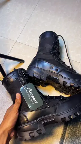 Work, training, lakad, travel – isang boots para sa lahat.  #asiaon #bootsformen #boot #tacticalboots #mensootd 