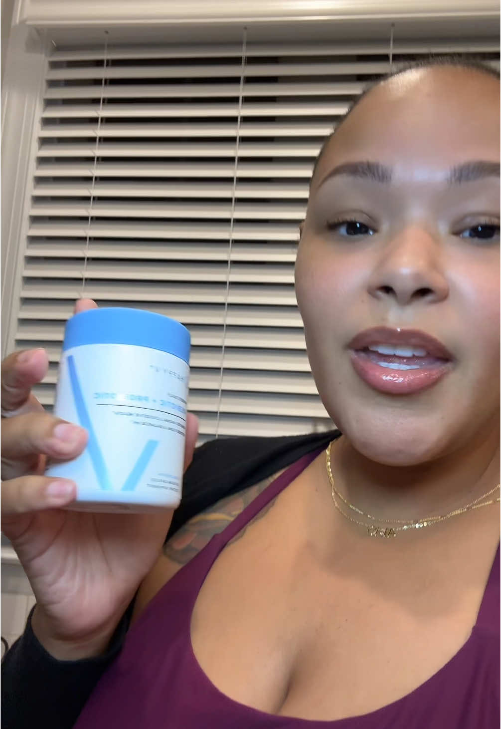 Your gut & lady parts deserve the VIP treatment. Taking a probiotic = less bloating, more balance and confidence. Taje care of your body and it will take care if you 💕 #womenshealth #probiotics #prebiotics #guthealth #supplementsforwomen 
