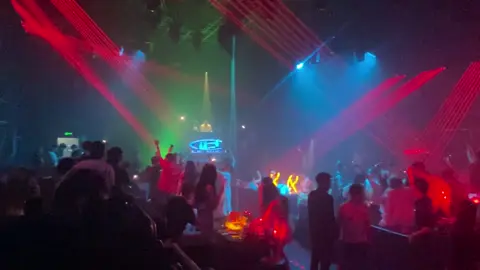 💁 Chờ mãi tới ngày lương về mà đến với Xclub & Ktv quậy thôi cả nhà ơiiii ✈️.                                           #xuhuong #Luânxclub#Luânxb#Ktv#môcbaicampuchia🇰🇭 ❤️❤️