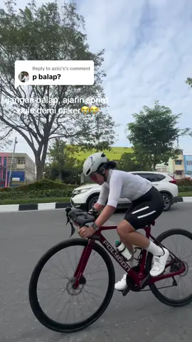 Replying to @aziiz's #roadbike #fixedgear #alwaysgasdor🔥 