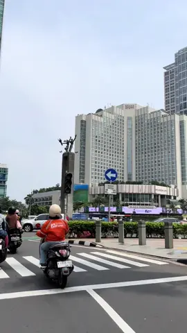 Komen untuk rekomendasi jalan di Jakarta yg aesthetic atau pingin mengenang momentnya #fotage #freefotage #jakartakeras #merekamjakarta #fypシ 
