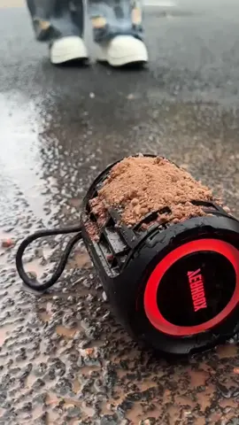 Essa Caixa de Som Bluetooth é pura potência! 🔊🔥 Som limpo, graves intensos e bateria que dura até 8h sem parar. Além de ser à prova d’água e poeira (IPX6), tem design moderno com LED RGB que pisca no ritmo da música. Ideal pra churrasco, praia ou até pra curtir em casa com os amigos. Leve seu som para qualquer lugar! 🚀 #CaixaDeSom #BluetoothSpeaker #SomPotente #GravesFortes #ViralTikTok