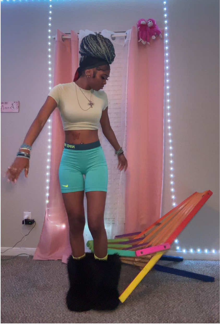 the chair “DO SUM WITH ME” 😂😂😂