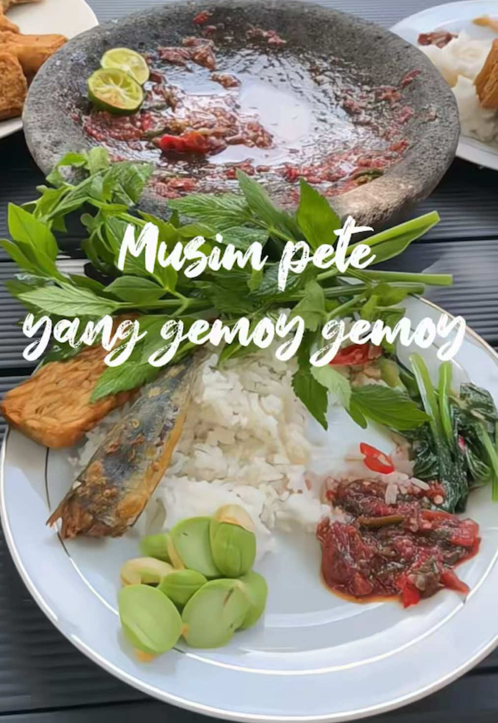 Hararayu ieu sambel tarasiiiii #sambelterasi #lalapanmentah #menusimple 