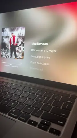 Pose- Daddy Yankee 🎧🎵 “Modélame así. Dame ahora tu mejor pose!” #daddyyankee #applemusic #song #lyrics #viral 