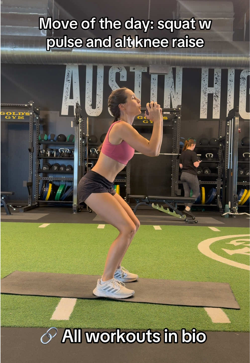 Move of the day: squat w pulse and alternating knee to elbows  #dumbbellworkout #dumbbells #arm #armworkou #fullbodyworkout 