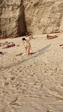 lgi pada jemur di pantai🌊☀ #pantaisulubanbali  #rekomendasiproduk 