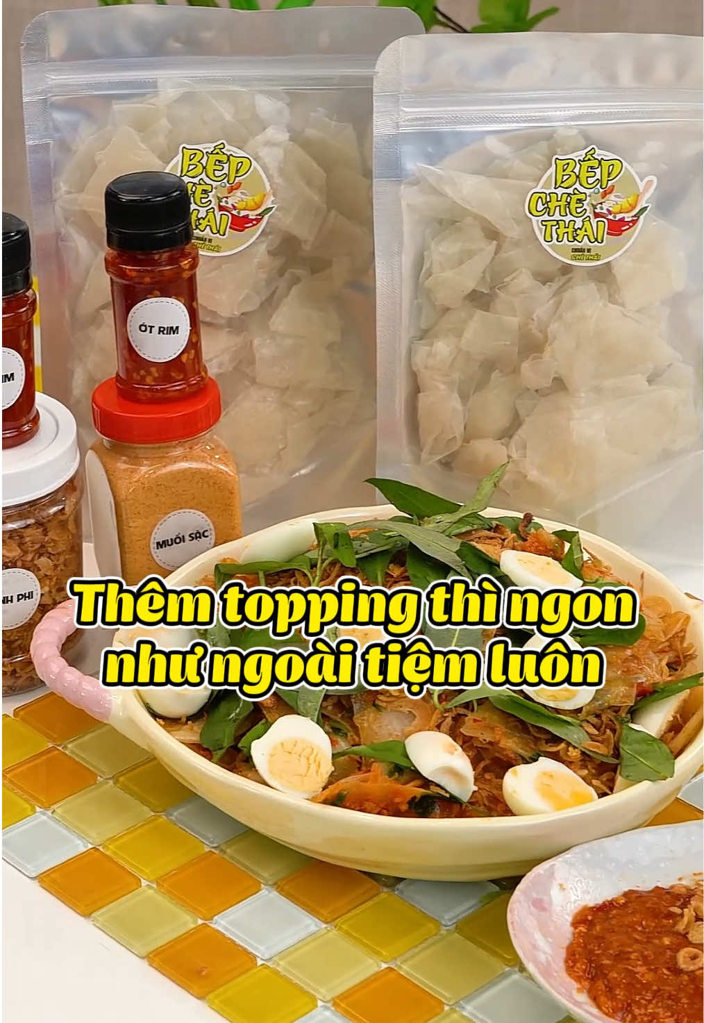 Bánh tráng nhà em là loại rìa ủ bơ nên sẽ mềm dẻo, thấm đẫm gia vị siêu ngon luôn nha #doanvat #banhtrang #banhtrangubo #banhtrangmuoisac #bepchethai 