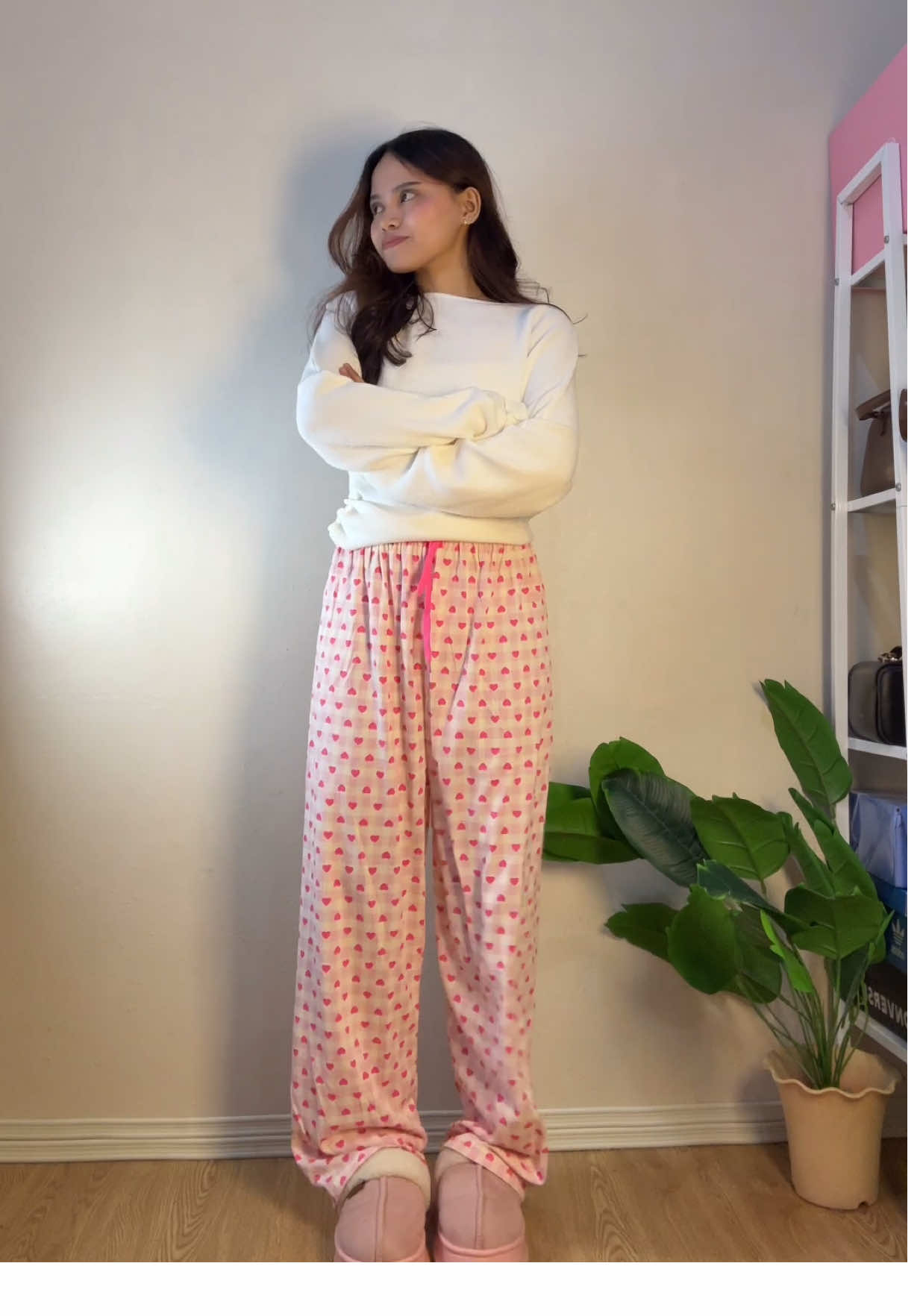 new pajama pantss added to the wardrobe!! 🙈 <33 ⟶ slippers link: @_zicaecue  #pajama #pajamasleepwear #pajamapants #pants #TikTokFashion 