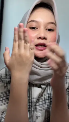 Siapa yg sama punya kulit kering ples susah cerah?😭😭😭☝🏻 #SelfCarelsJoy #explore #bodycare #berandatiktok #tiktokfyp 