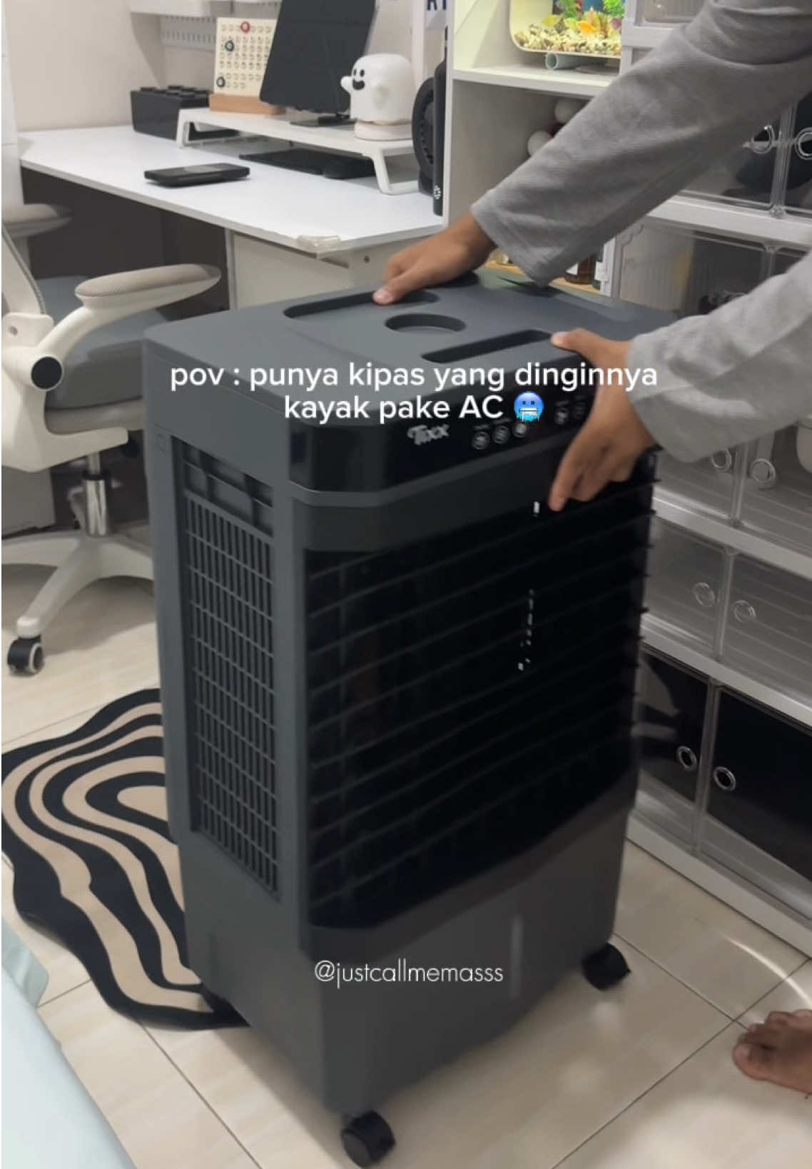kipas angin ademnya kayak pake AC super dingin 🥶 daya cuma 80watt aja! Solusi buat kalian yang pengen ruangan dingin hemat listrik 😍✨ #aircooler #kipasangin #kipasac #coldfan #tixx 