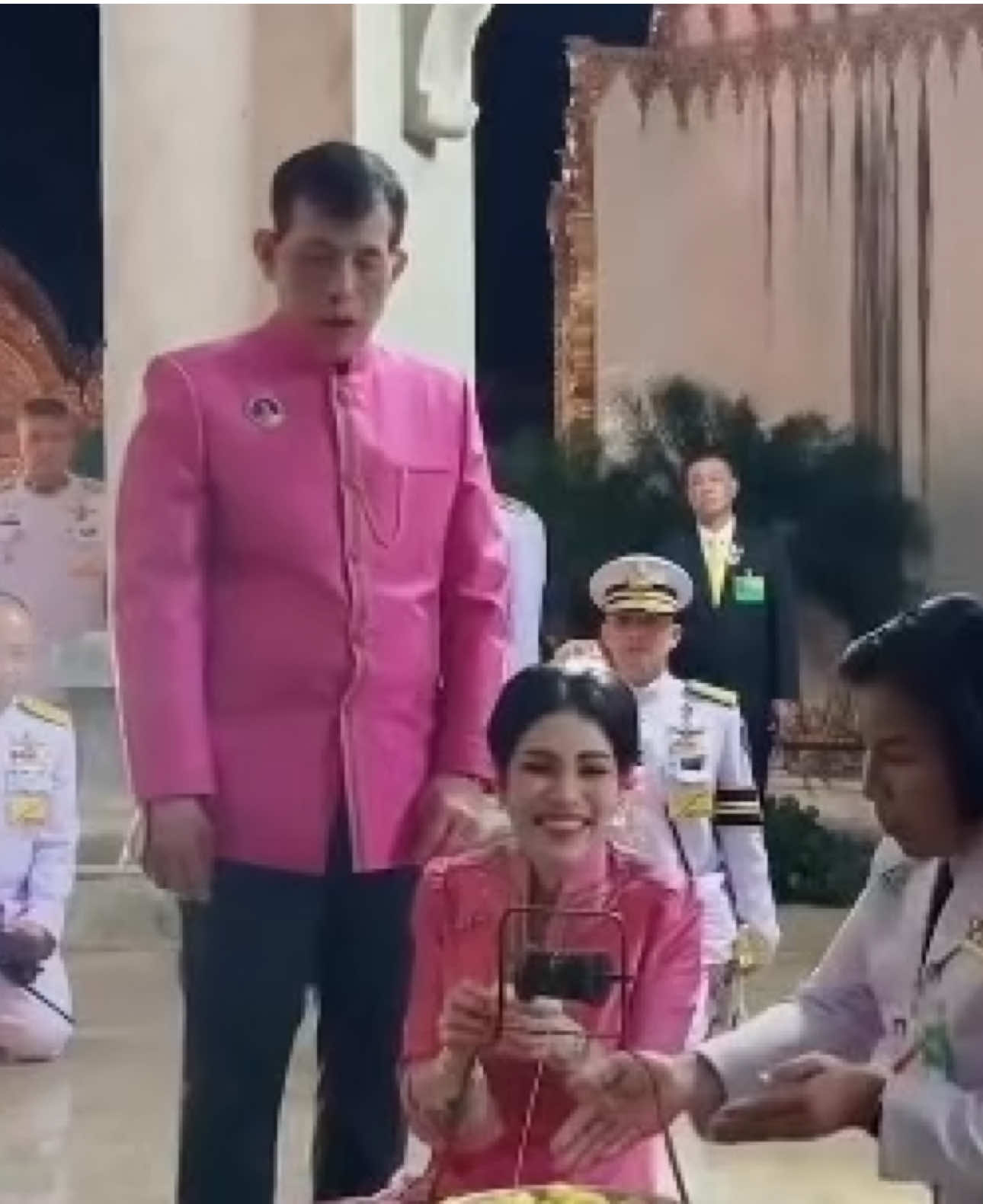 #🌍 ท่านคือโลกทั้งใบของหนู ไม่ต้องงามด้วยแสงใดส่องมา ก็ล้ำค่ากว่าใคร..               เจ้าคุณพระสินีนาถพิลาสกัลยาณี แสงสว่างนำทางของชีวิตหนู #✨ #เจ้าคุณพระสินีนาฏพิลาสกัลยาณี #เจ้าคุณพระสินีนาฏ #เจ้าคุณพระสินีนาถ #เจ้าคุณพระสินีนาฏในรัชกาลที่10💛💙 #เทรนด์วันนี้ #💙 #ห้องเรียนธรรมนาวาวังbyครูทิพย์สุดา 