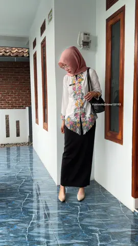 Kebaya Bordir #kebaya #kebayakutubaru #kebayaencim #kebayamodern #kebayawisuda 