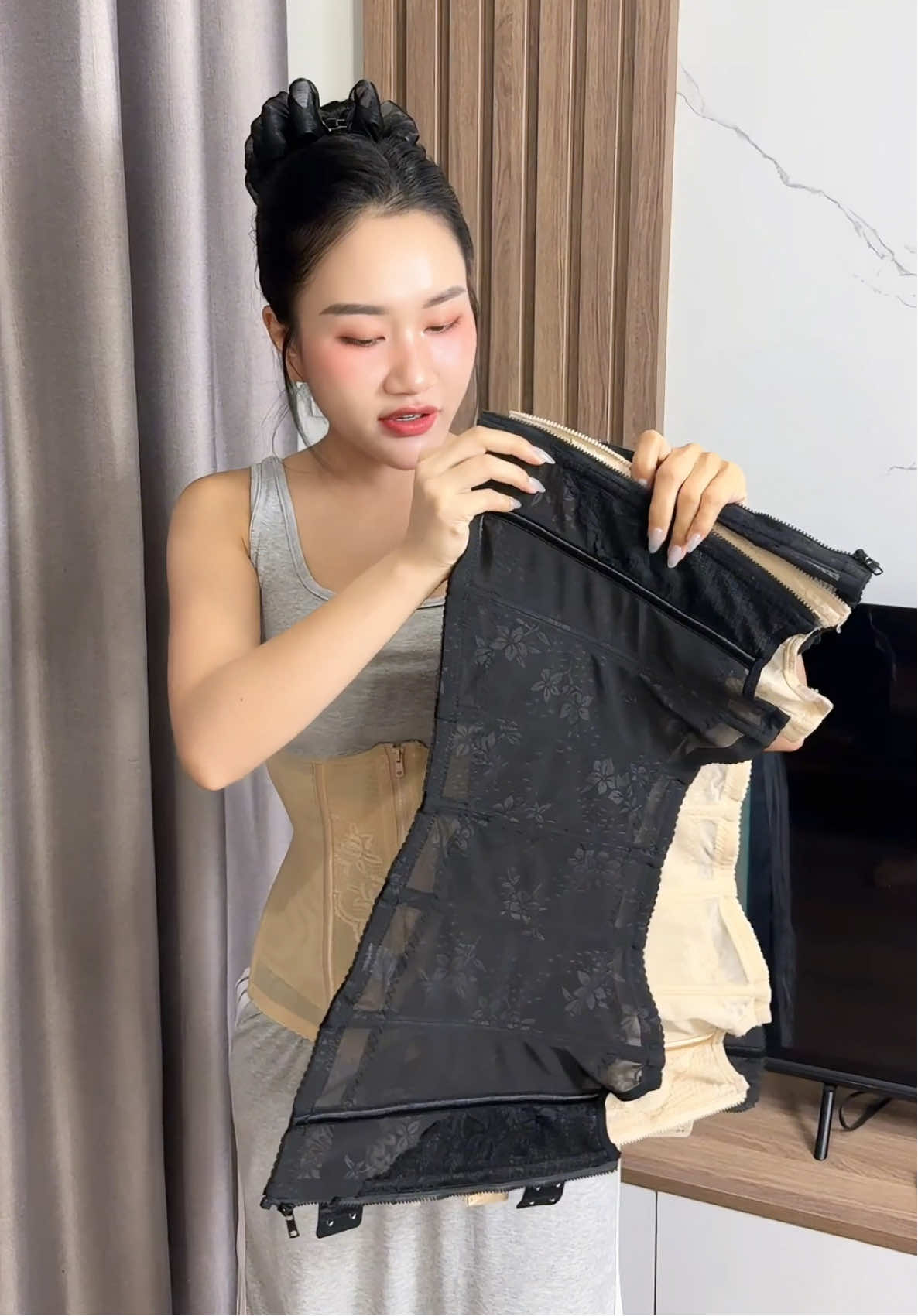 Đai nịt bụng khóa kéo tạo thắt eo , siết v2 gọn gàng , săn chắc. #dainitbung #dainitbungsausinh #latex 