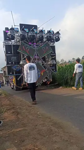 BANDAR JAGUNG AUDIO karnaval pujon pande sari.  #moyyabrdaudio  #karnavalsoundsystem #bandarjagungaudio  #soundsytemmalang #karnavalpujon2025 