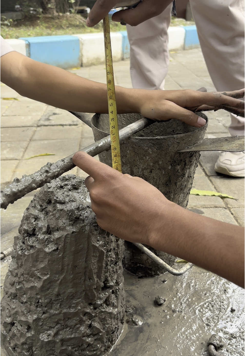 Test slump part 2🤫#testslump #ujibahan #engineer #teknik #tekniksipil #civilengineering #sipilindonesia #4u #fypage 