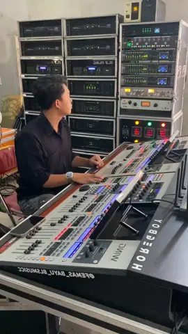 New Mixer Midas Dj Naim Sound#naim_sound #videoviral #trending #vairalvideo #foryoupage @🇳 🇦 🇮 🇲 @Voicer_Amdadul_10🥺 
