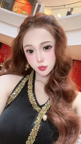 khóc mụt mừn để hông ai thấy…