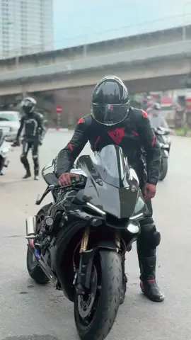 Khi chạy xe là Liều thuốc chưa lành…#xh #trending #minhhieumotor #yamahar1 #muabantraodoipkl 