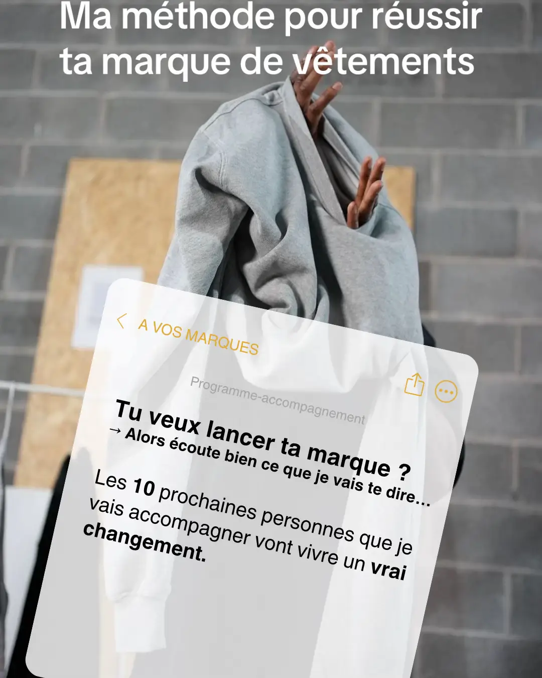 Tu veux lancer ta marque ? Mais t’as peur. T’as pas les bons contacts. Tu sais pas par où commencer. Et surtout… tu veux pas te planter. Bonne nouvelle : Y’en a d’autres qui étaient dans cette situation. Ils m’ont fait confiance. Et aujourd’hui, ils ont une vraie marque. Un site. Des ventes. Des clients. Parfois même 30 ventes le premier jour. 🟡 Ils ne sont pas “plus prêts que toi”. 🟡 Ils n’étaient pas “experts du textile”. Mais ils ont osé passer à l’action. Et c’est exactement pour ça que je rouvre 10 nouvelles places cette semaine dans mon programme d’accompagnement À Vos Marques. Un vrai suivi, une vraie méthode, un vrai résultat. Pas de blabla. Pas de rêve à vendre. Un plan. Un accompagnement. Et toi. 📥 Postule à mon programme  (lien en bio) 📆 Et réserve ton appel si tu veux créer une vraie marque dans les 4 prochains mois. C’est maintenant que ça se joue.