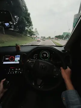#berhatihatidijalanraya #drivesafe #steeringwheel #roundabout #hrvI'm turning