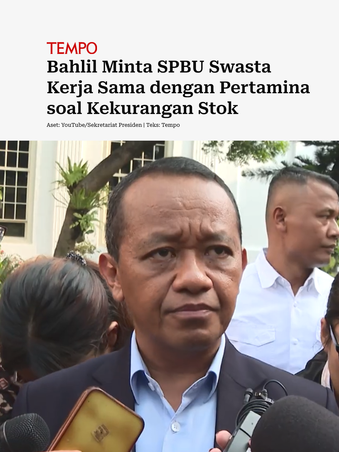 Menteri Energi dan Sumber Daya Mineral (ESDM) Bahlil Lahadalia meminta pengelola SPBU swasta untuk bekerja sama dengan PT Pertamina (Persero) untuk penyediaan stok bahan bakar minyak. Permintaan Bahlil ini menanggapi kekosongan stok BBM di SPBU milik swasta sebulan terakhir. Bahlil menegaskan SPBU swasta sudah diberikan kuota impor 110 persen tahun ini dibandingkan tahun 2024, sehingga ia membantah kabar pemerintah tidak memberikan pasokan BBM kepada swasta. Bahlil mengatakan SPBU swasta bisa berkolaborasi dengan Pertamina untuk stok BBM. Ia mengatakan sudah membentuk tim untuk menangani kekurangan stok SPBU swasta. Namun ia belum menjawab apakah SPBU swasta tidak akan mendapatkan stok tambahan hingga akhir tahun. #bahlil #spbu #pertamina #menteriesdm #tempodotco #tempomedia #berita #fypindonesia #fyp #tiktokberita
