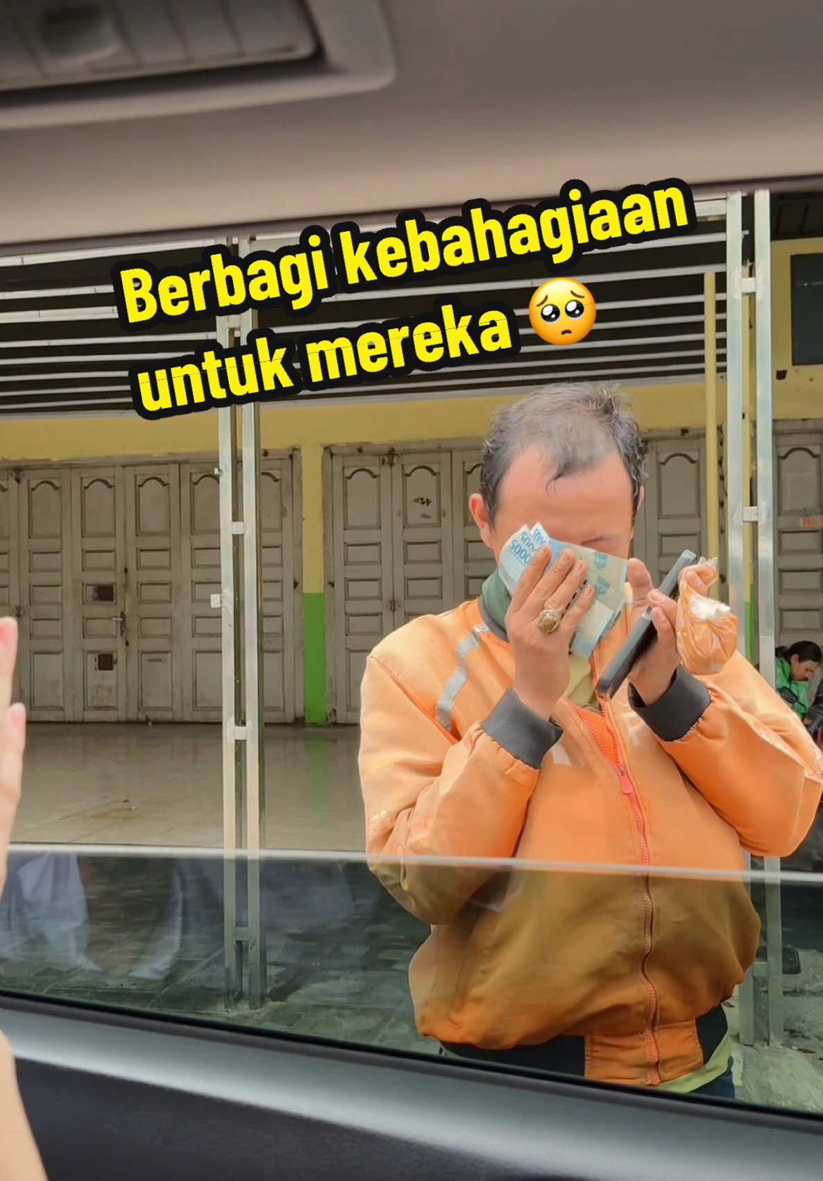 Berbagi kebahagian untuk ojol hari ini 🫶🏻🥺 #fyp #trending #ojol 