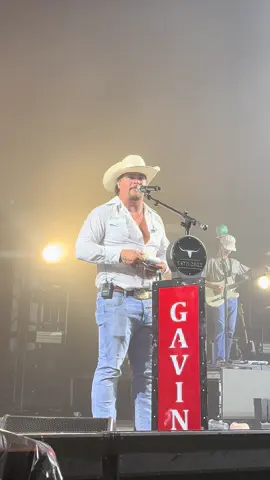 cheers @GavinAdcockMusic 🍻 #gavinadcock #countrymusic #country #fyp