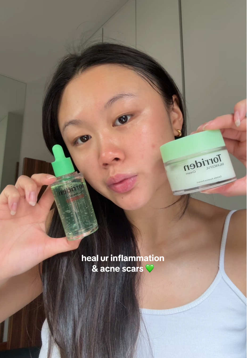 my fav k-beauty brand @Torriden SG just launched their CICA line to target redness 💚 great for calming your skin & blemishes!!  ⠀  Balanceful control serum only available through tiktokshop linked in yellow cart!!  ⠀  #Torriden #TorridenSG #TorridenBalanceful #BalancefulControlSerum #BalancefulCicaCream 