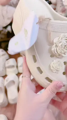 Dép sục nữ độn đế 9cm gắn Hoa, dép đúc đi mưa chất mềm, nhẹ hàng hot trend#futures86 #giaysucnu #trending #xuhuong #thinhhanh 