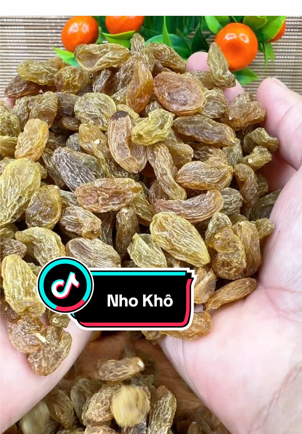 Lần đầu tiên được ăn nho khô nó to mà nó ngon như vậy luôn á cả nhà ##vochongnhathuong##rivew##mukbang##nhokho##nhohoadiemsonwakamono