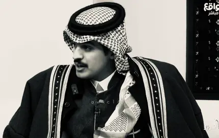 أَضحى التَنائي بَديلاً مِن تَدانينا وَنابَ عَن طيبِ لُقيانا تَجافينا أَلّا وَقَد حانَ صُبحُ البَينِ صَبَّحَنا حَينٌ فَقامَ بِنا لِلحَينِ ناعينا مَن مُبلِغُ المُلبِسينا بِاِنتِزاحِهِمُ حُزناً مَعَ الدَهرِ لا يَبلى وَيُبلينا أَنَّ الزَمانَ الَّذي مازالَ يُضحِكُنا أُنساً بِقُربِهِمُ قَد عادَ يُبكينا غيظَ العِدا مِن تَساقينا الهَوى فَدَعَوا بِأَن نَغَصَّ فَقالَ الدَهرُ آمينا #ربيع_يتحدث #ربيع_القحطاني #explore #fyp #ابن_زيدون @ربيع القحطاني 